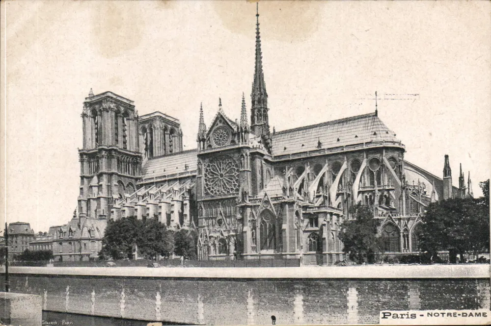 Paris - Notre-Dame — vista da fachada gótica — editor Staleck, Paris - Frente
