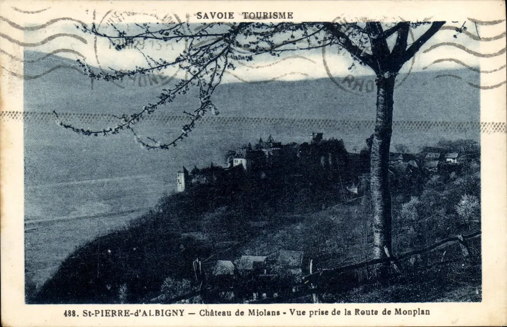 St-PIERRE-d'ALBIGNY — Schloss Miolans — Ansicht vom Route de Monplan — Savoie Tourisme - Vorderseite