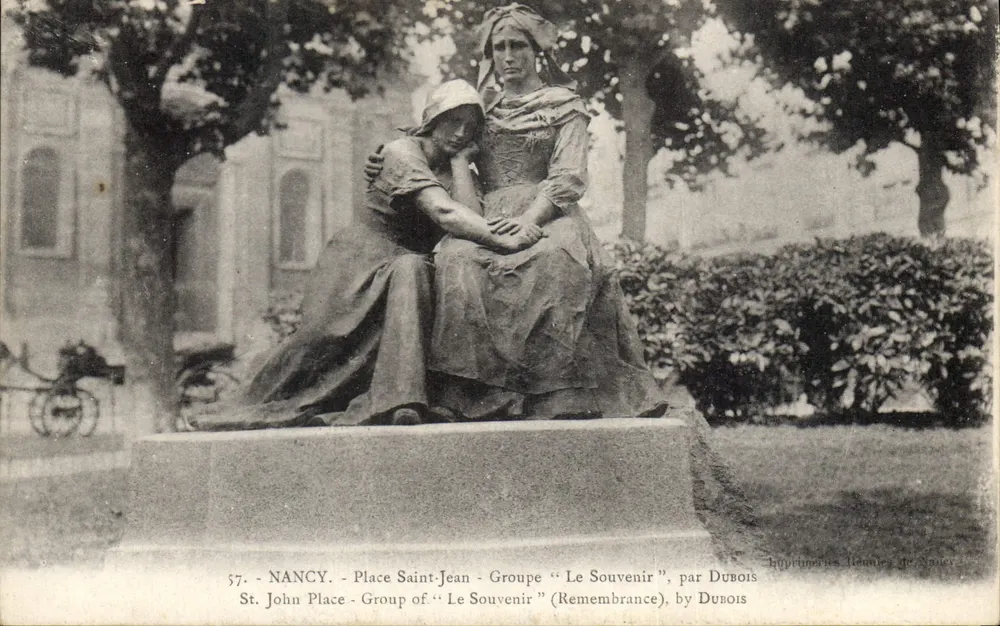 Nancy - Place Saint-Jean - Gruppe "Le Souvenir" von Dubois - Vorderseite