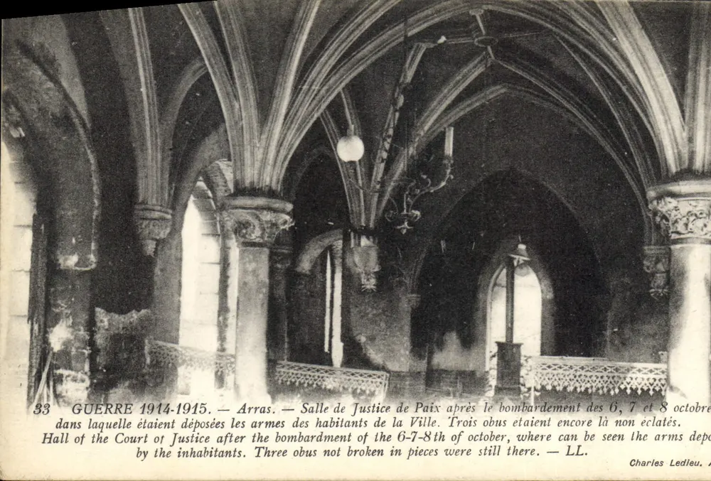 Arras — Zimmer des Friedensrichters nach dem Bombenangriff — Charles Ledleu, n°33 - Vorderseite