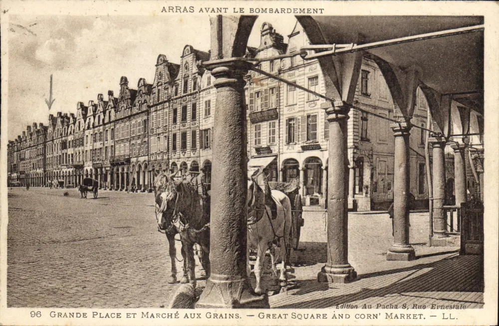 Arras vor dem Bombenangriff — Grande Place und Getreidemarkt — Edition Au Pacha 8, Rue Ernestale - Vorderseite