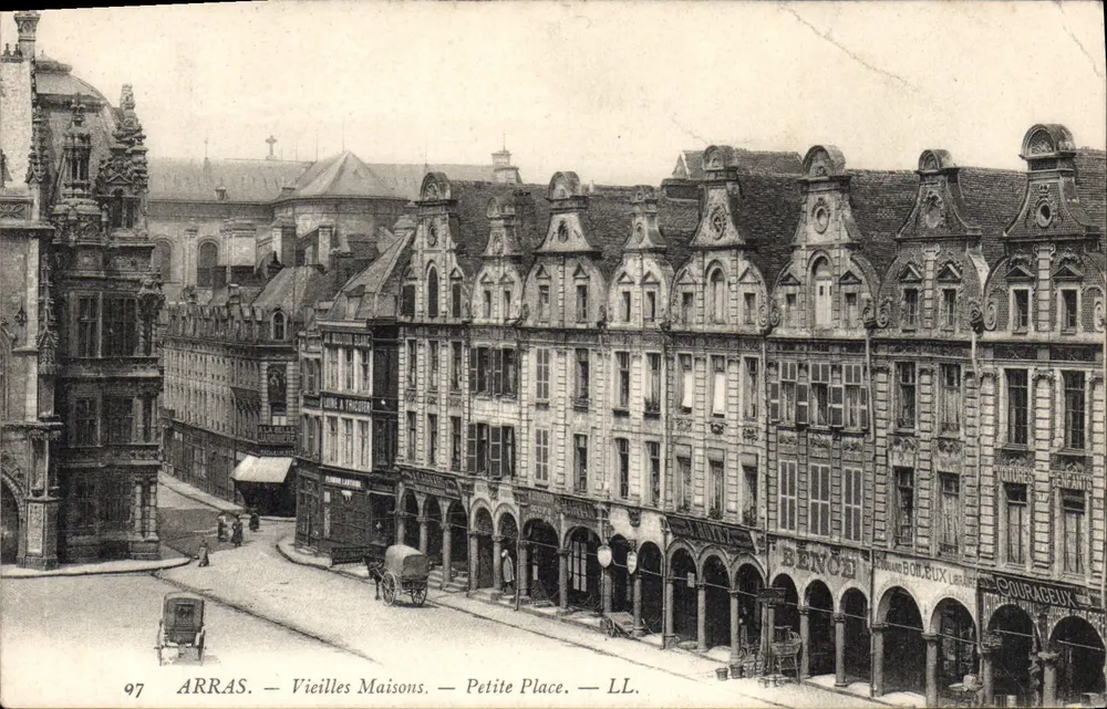 Arras — Vieilles Maisons — Petite Place — LL. — n° 97 - Frente