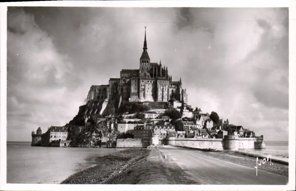 O Monte Santo Michel (Manche) — A Chegada — Les Éditions d'Art, Paris - Frente