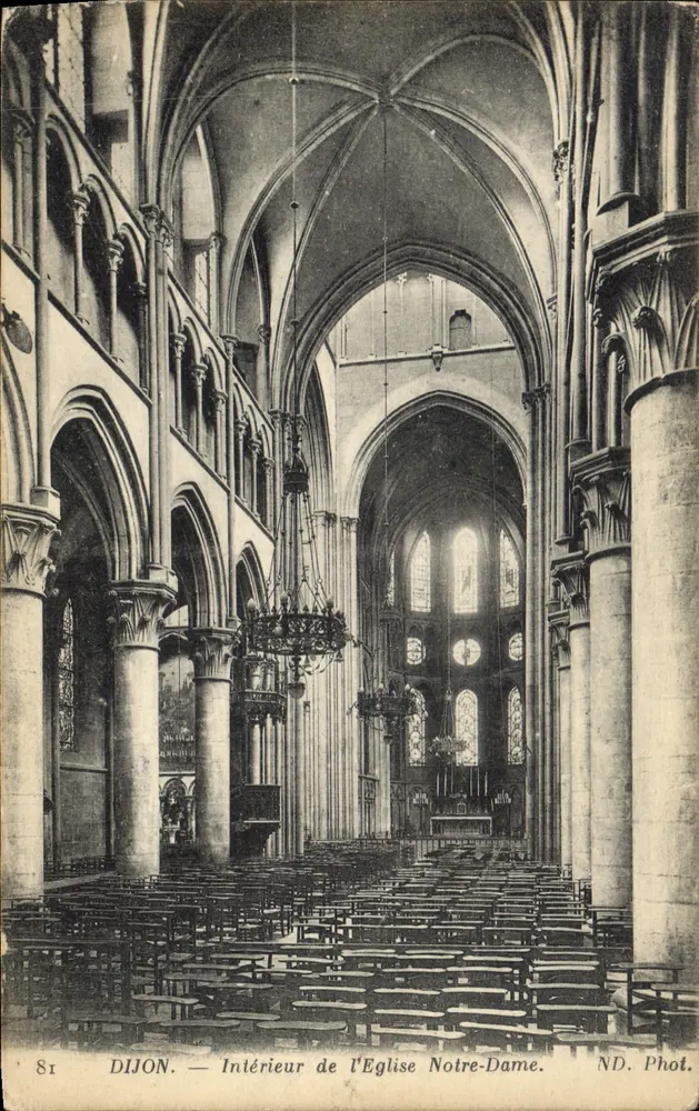 Dijon — Interior da Igreja Nossa Senhora — ND. Fot. - Frente