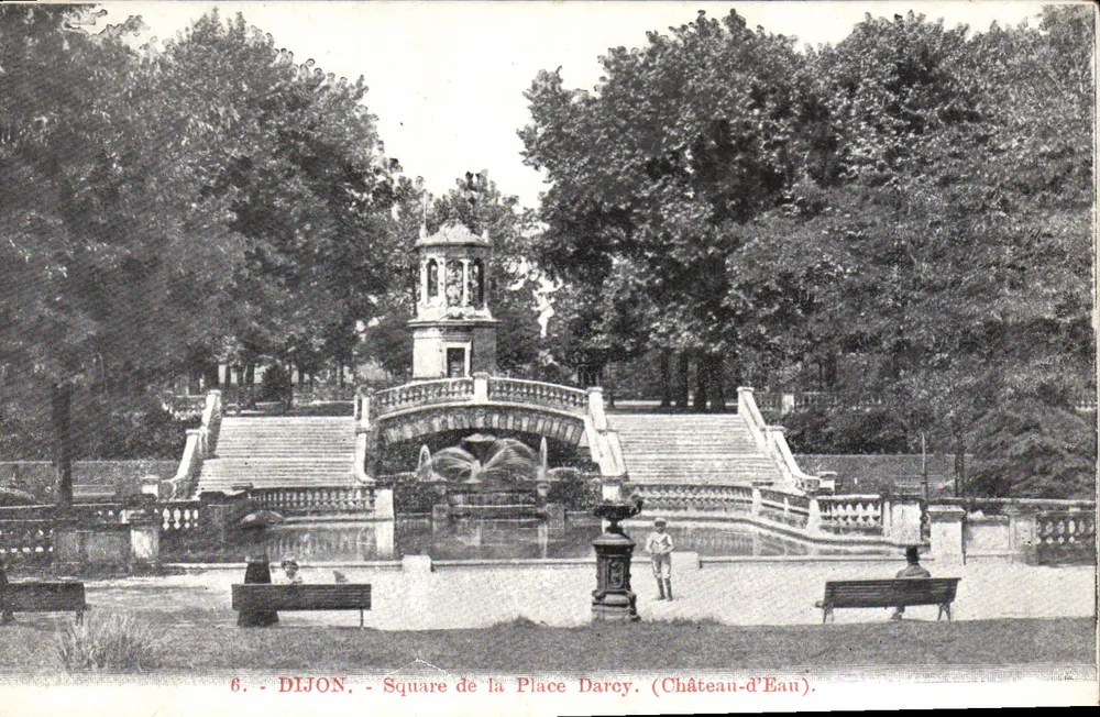 Dijon - Pátio da Praça Darcy (Castelo-d'Eau) — editor não identificado, n° de série 6 - Frente