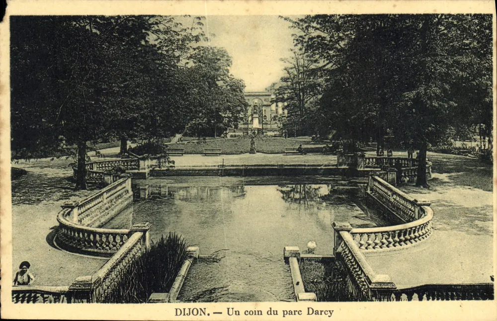Dijon — Um canto do parque Darcy - Frente