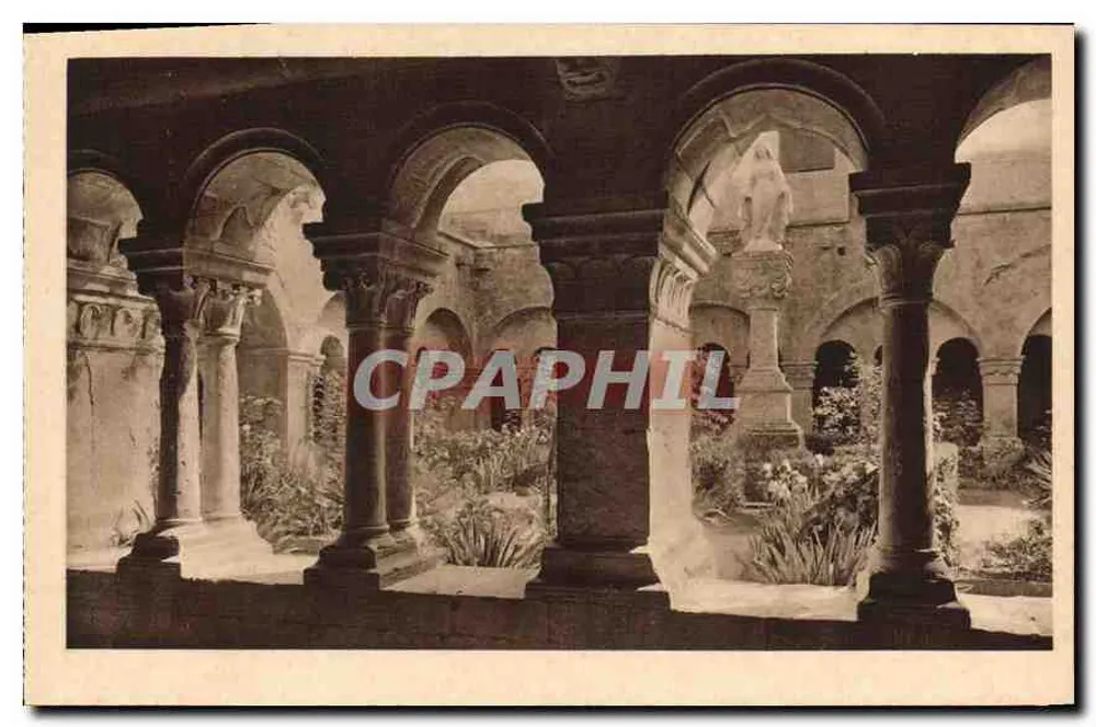 Abtei Senanque — Der Cloister und die Jungfrau der Unberührten — Abtei Senanque, Gordes (Vaucluse) - Vorderseite