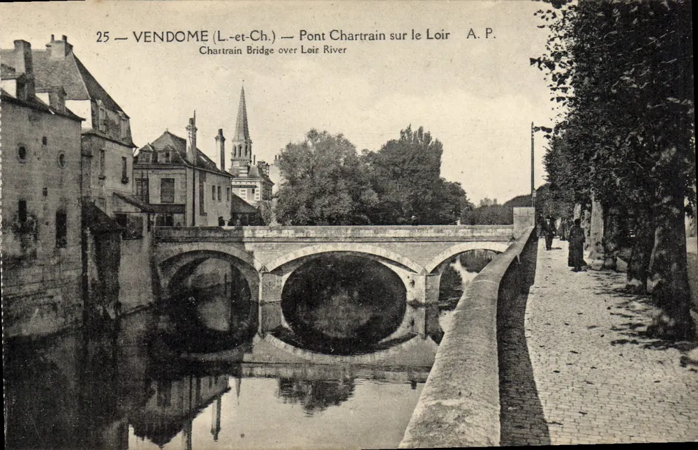 Vendôme (Loir-et-Cher) — Pont Chartrain sobre o Loir — A.P. - Frente