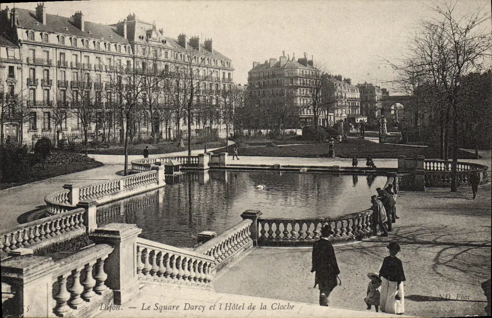 Dijon — Square Darcy und das Hotel de la Cloche — N.D. Phot - Vorderseite