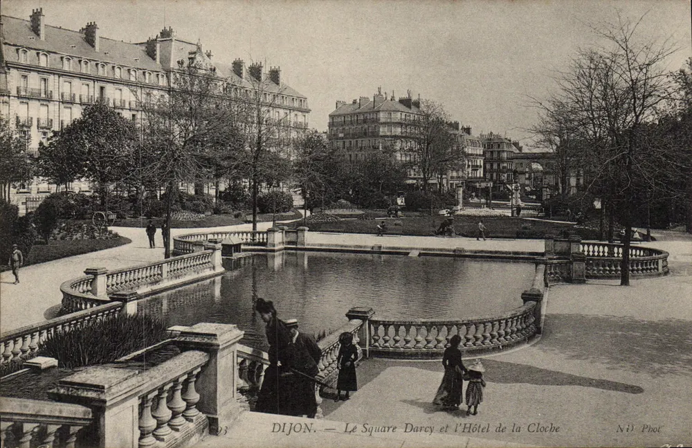 Dijon — Square Darcy und das Hôtel de la Cloche — N°1 Phot - Vorderseite