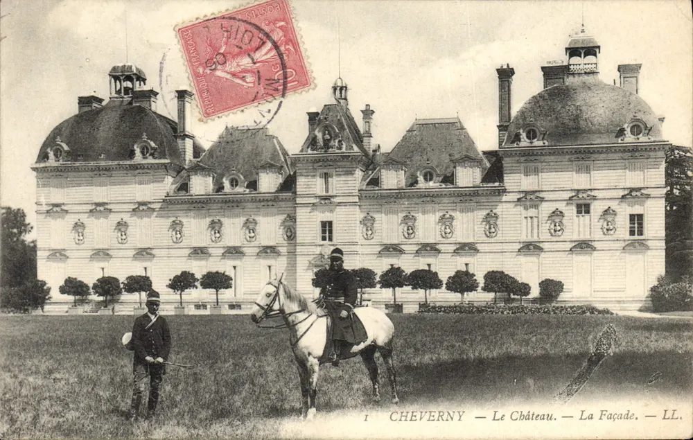 Cheverny — O Castelo — A Fachada. — LL. - Frente