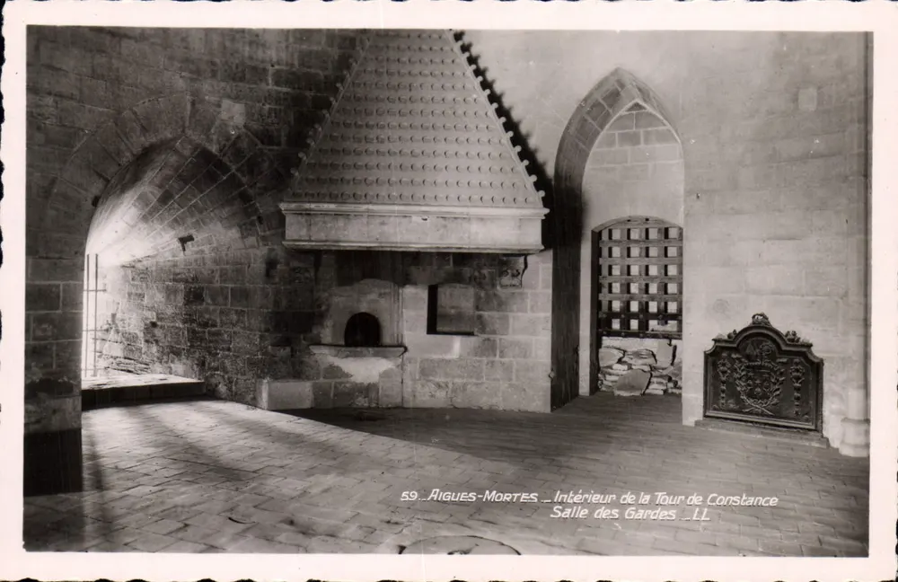 Aigues-Mortes — Innenansicht der Turm von Constance, Wachstube — LL - Vorderseite