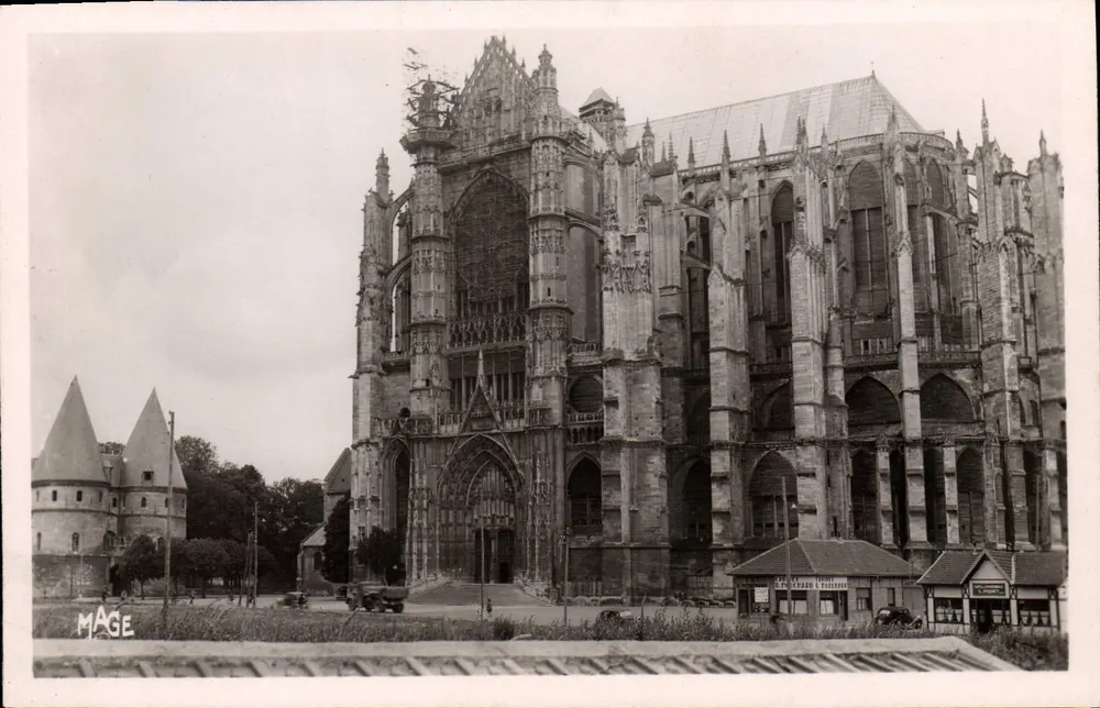 Beauvais (Oise) - Die Kathedrale und Türme des Palastes der Justiz - Vorderseite