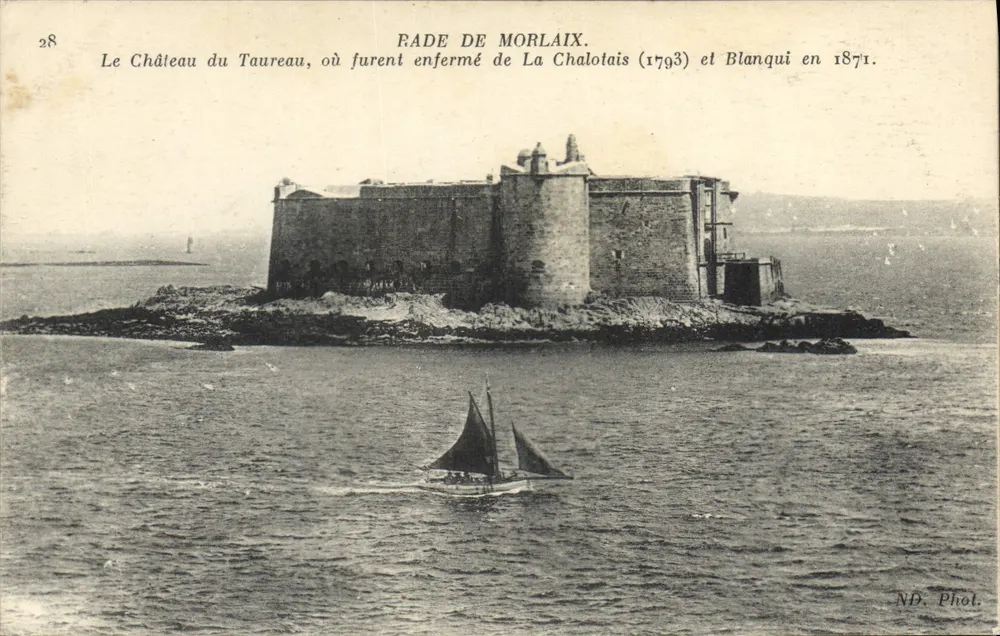Castelo do Tauro em Morlaix — prisão de La Chalotais (1793) e Blanqui (1871) — ND. Phot. - Frente