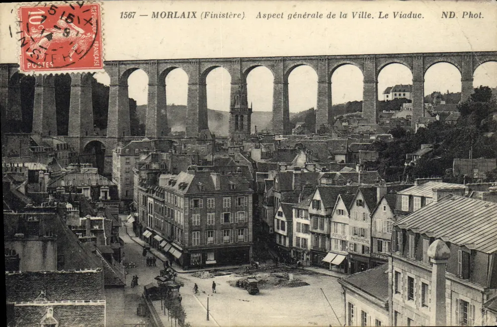 Morlaix (Finistère) — Allgemeiner Blick auf die Stadt. Der Viadukt. ND. Foto. - Vorderseite