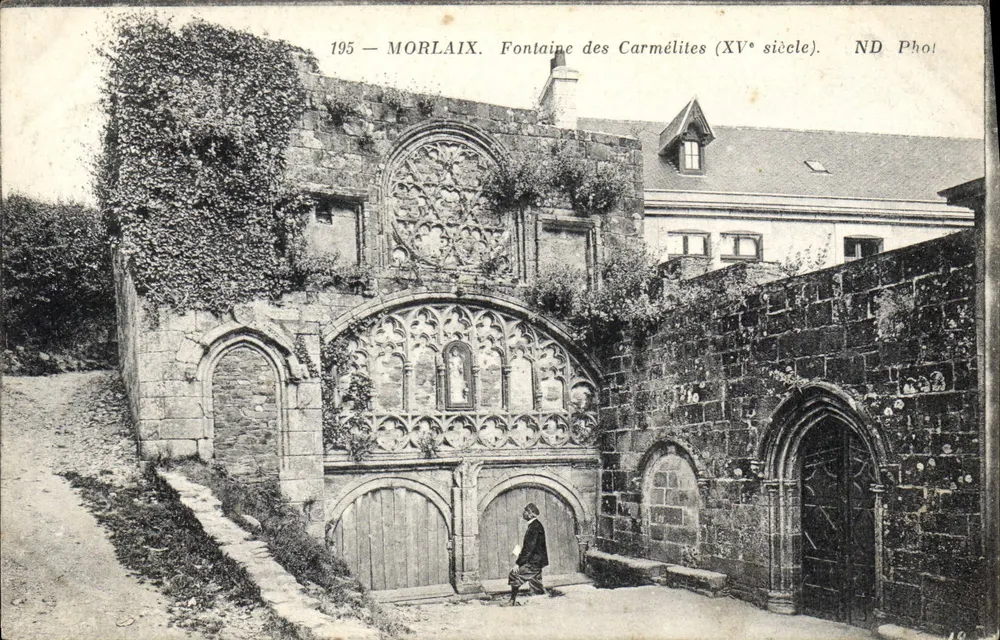 Morlaix. Fontaine des Carmélites (século XV) — ND Phot. - Frente