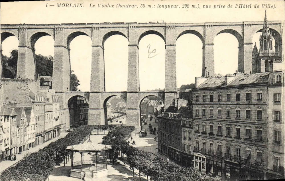 Morlaix. Viadukt (wysokość, 58 m; długość, 292 m), widok z Hôtel de Ville. - Awers