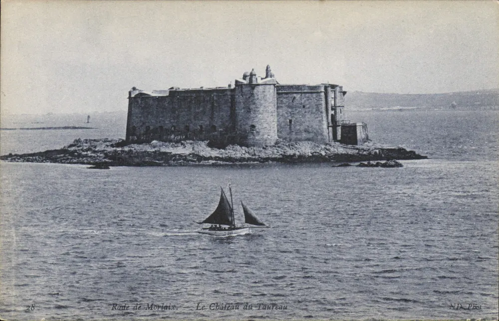 Rade de Morlaix — O Castelo do Touro — ND Phot - Frente