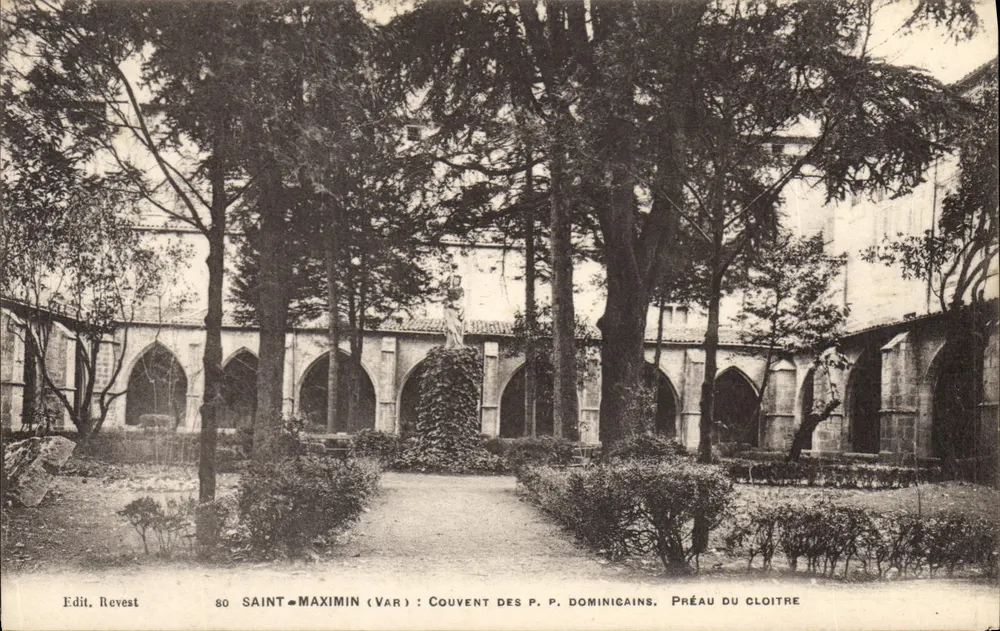 Saint-Maximin (Var) : Konvent der P. P. Dominikaner, Vorhof des Klausurhofes - Vorderseite