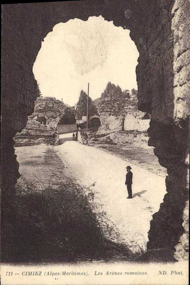 Cimiez (Alpes-Maritimes) — As Arenas Romanas — ND. Fot. n°711 - Frente