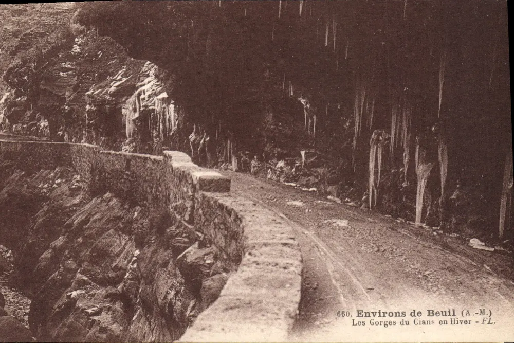 As Gorges do Cians no inverno — Environs de Beuill (A.-M.) — F.L. - Frente