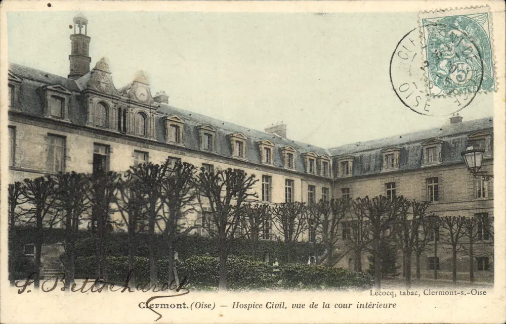 Clermont (Oise) — Hospice Civil, vue de la cour intérieure — Lecocq, tabac, Clermont-s.-Oise - Recto