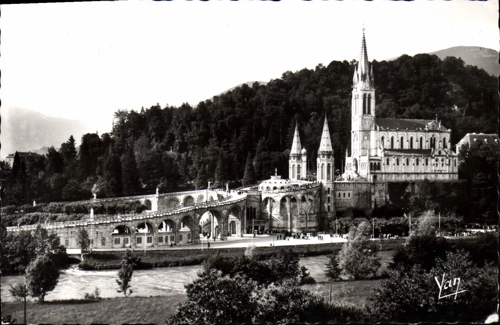 Lourdes — Basílica do Sagrado Coração e o Calvário — editor Van - Frente