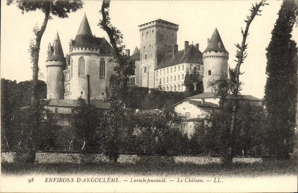 Arredores de Angoulême — Laroche-Foucauld — O Castelo — LL. - Frente