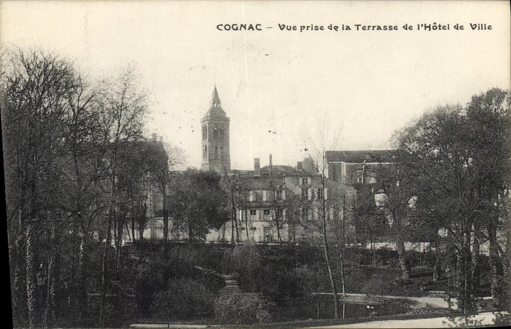 Cognac — Blick vom Terrassen des Rathauses - Vorderseite