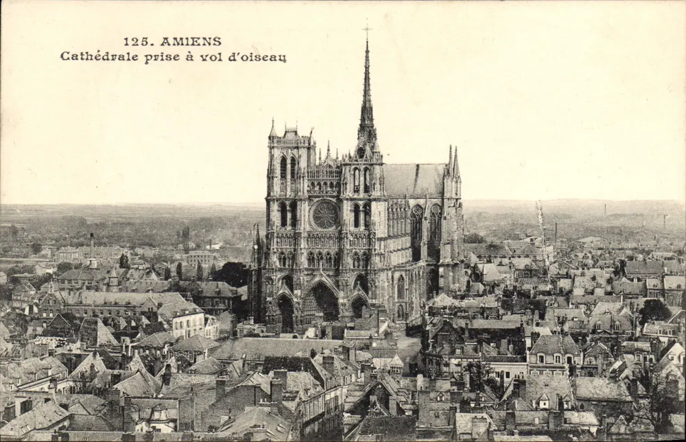 Amiens — Kathedrale aus Vogelperspektive — L. Caloix, Fotoverlag, Amiens - Vorderseite