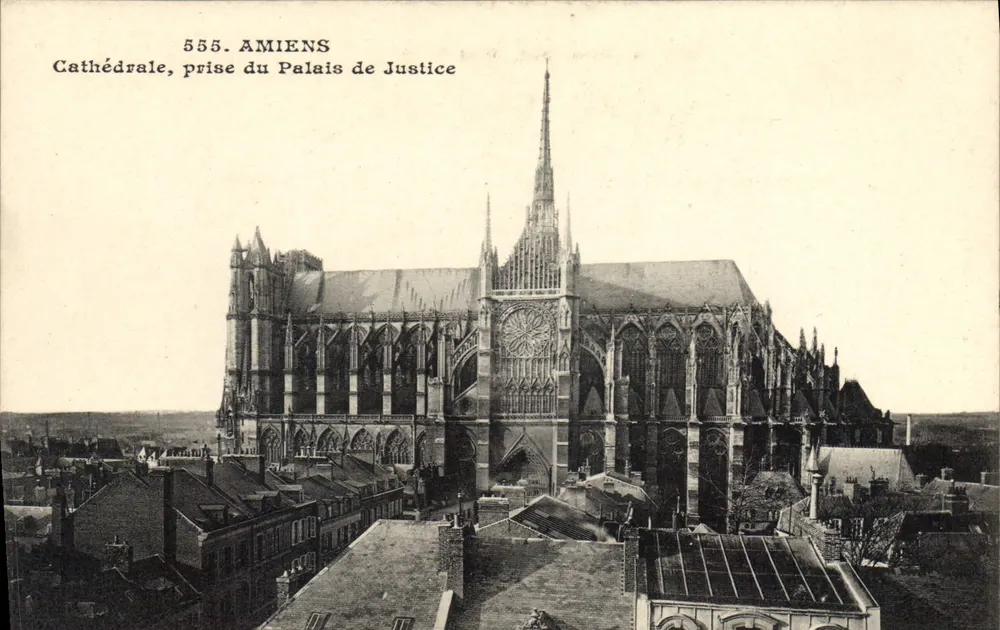 Amiens — Kathedrale vom Palais de Justice aus gesehen — L. CAROIX, Fotoverlag, Amiens - Vorderseite