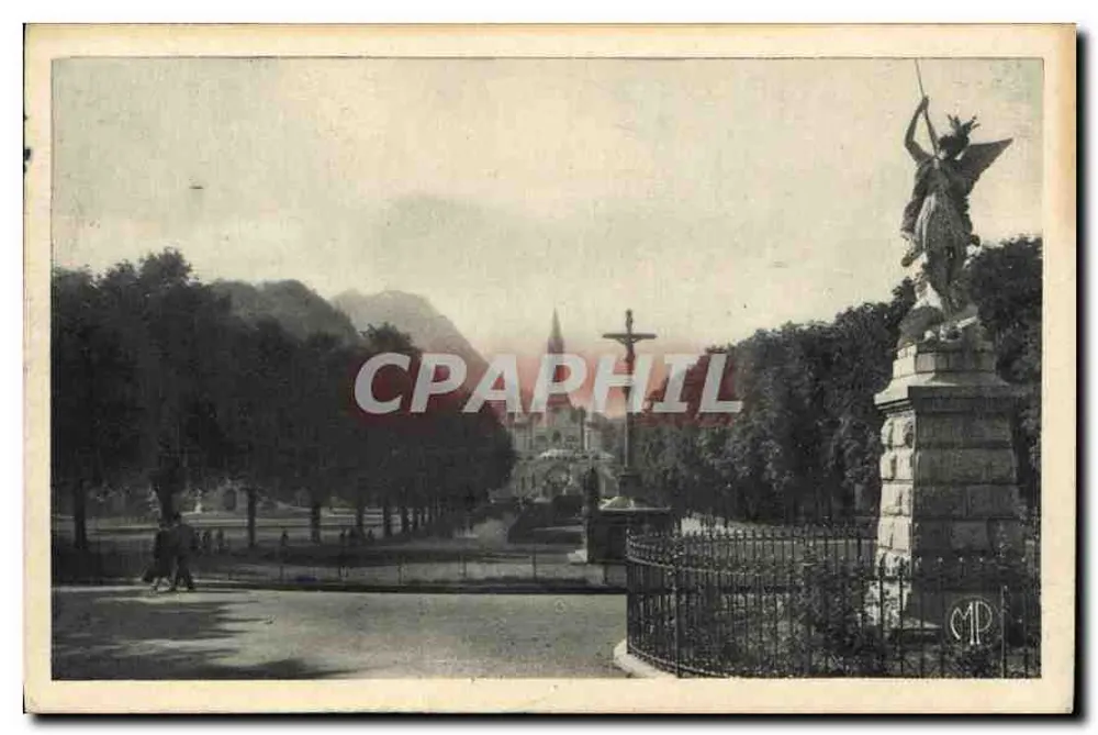 Lourdes — Vista sobre a Esplanada — Edições & Midi-Pyrénées, Pau - Frente
