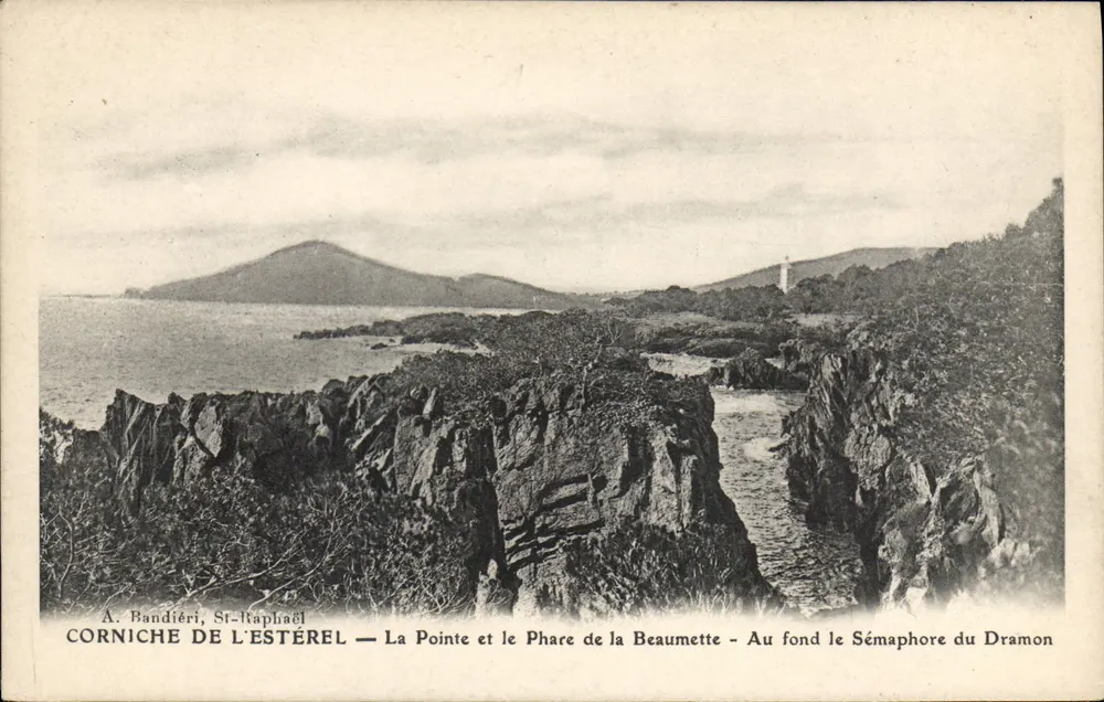 Corniche de l'Estérel — La Pointe und der Leuchtturm von Beaumette — Im Hintergrund der Sémaphore du Dramon — A. Bandiéri, St-Raphaël - Vorderseite