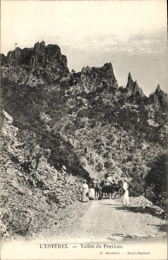 L'ESTÉREL — Vale do Perthus — A. Bandieri — Saint-Raphaël - Frente
