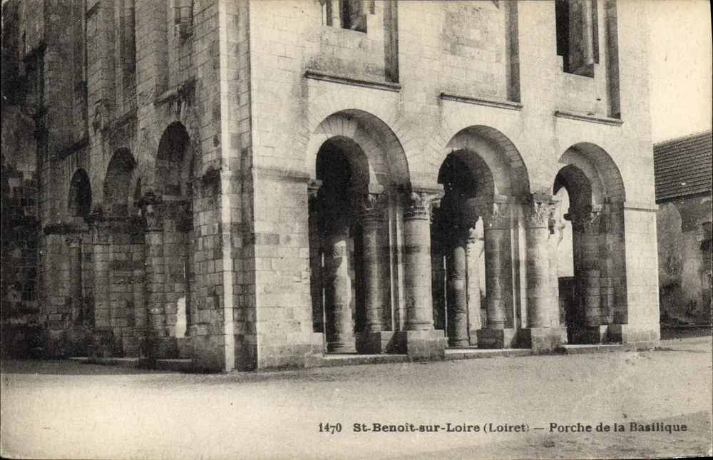 St-Benoît-sur-Loire (Loiret) — Portal der Basilika - Vorderseite