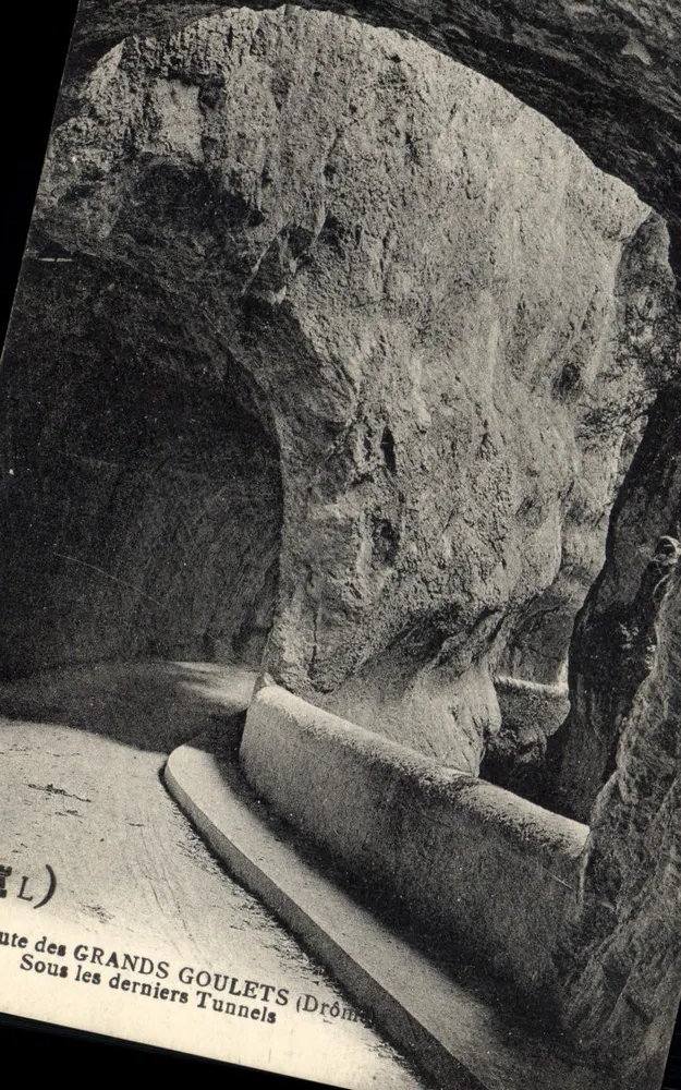 Rodovia dos Grandes Goulets — Sob os últimos túneis — Drôme - Frente