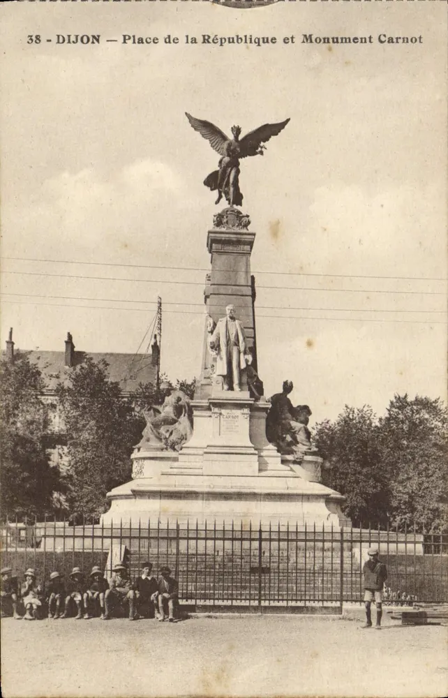 Dijon — Place de la République und Monument Carnot — n° 38 - Vorderseite