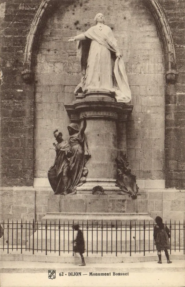 Dijon — Monumento Bossuet — estátua de santo Bossuet com figuras aos pés - Frente