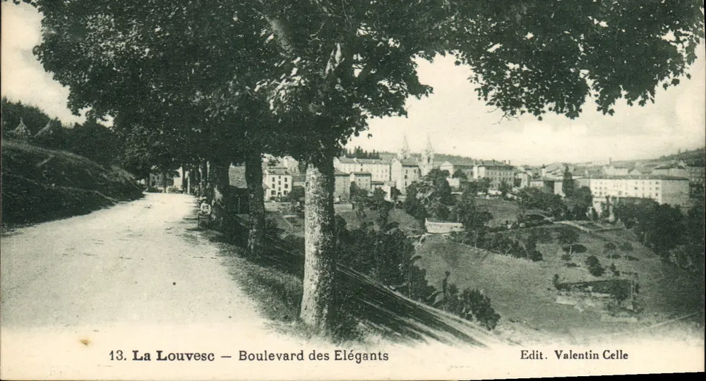 La Louvèsc — Boulevard des Élégants — Edit. Valentin Celle - Frente