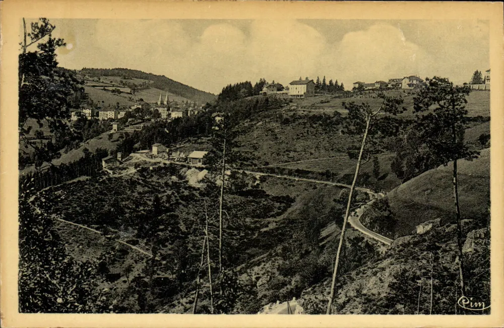 La Louvesc (Ardèche) — Schöne Ansicht der Stadt — Pim - Vorderseite