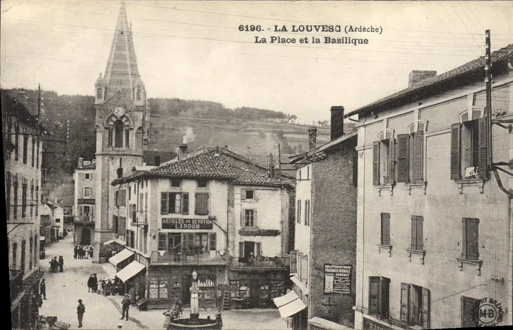 La Louvesc (Ardèche) — Die Place und die Basilique — Éditions Marguerit-Bremond, Le Puy - Vorderseite