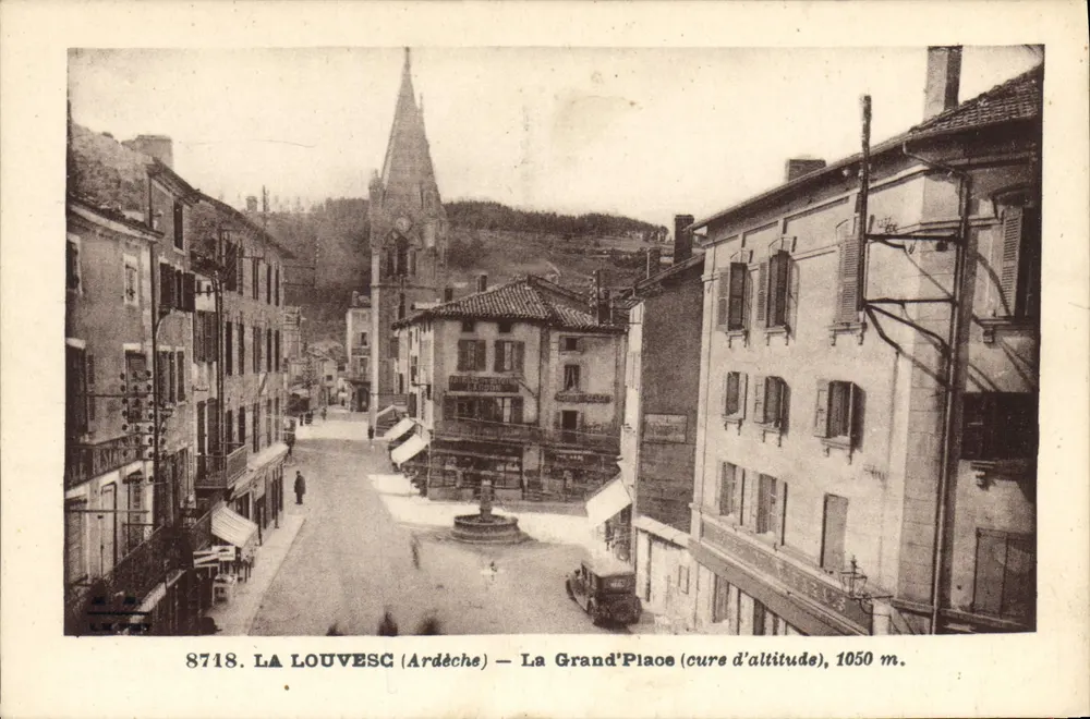 La Louvesc (Ardèche) — Die Grand'Place (Höhenkur), 1050 m. - Vorderseite