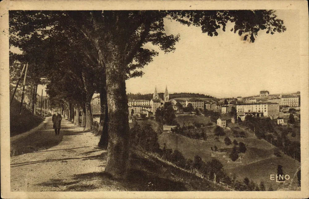 La Louvesc (Ardèche) — Boulevard des Élégants und die Stadt — Édition d'Art Léon Margerit - Vorderseite