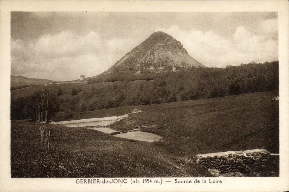 Gerbier-de-Jonc (alt. 1554 m.) — Fonte do rio Loire - Frente