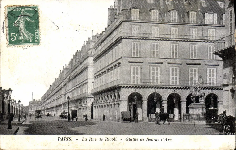 Paris - La Rue de Rivoli - Statue der Jeanne d'Arc — unbekannter Verlag, Seriennummer nicht sichtbar - Vorderseite