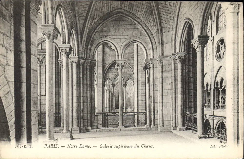 Paris — Notre Dame — Obergalerie des Chors - Vorderseite