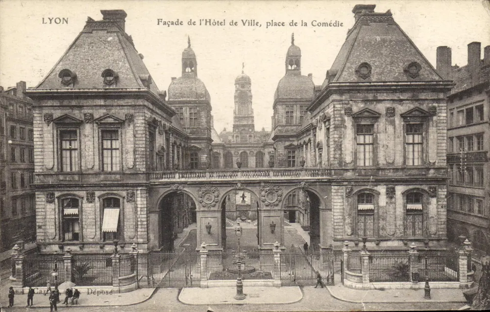 Lyon — Fassade des Rathauses, Place de la Comédie — Caradec - Vorderseite