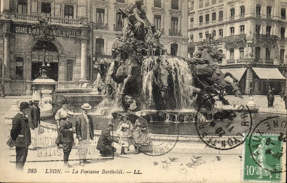 LYON — Fontein Bartholdi — LL. — Uitgever LL, n° 385 - Voorkant