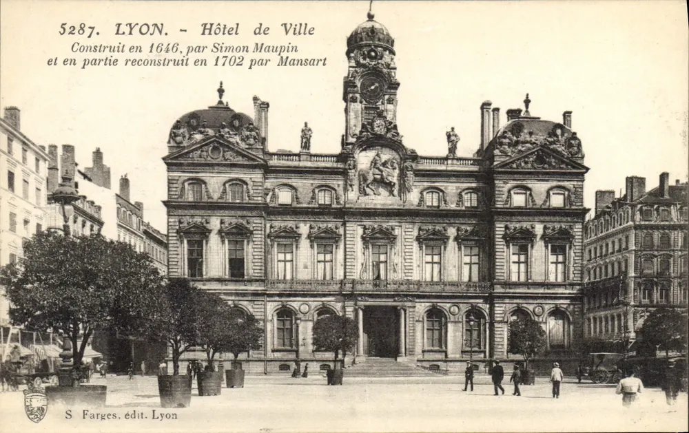 LYON - Stadhuis — Gebouwd in 1646 door Simon Maupin en gedeeltelijk herbouwd in 1702 door Mansart — S Farges, uitgegeven in Lyon - Voorkant