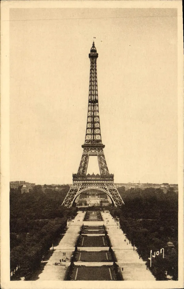 A Torre Eiffel — vista dos Campos de Marte — editor Lyon & Fils, n° 176 - Frente